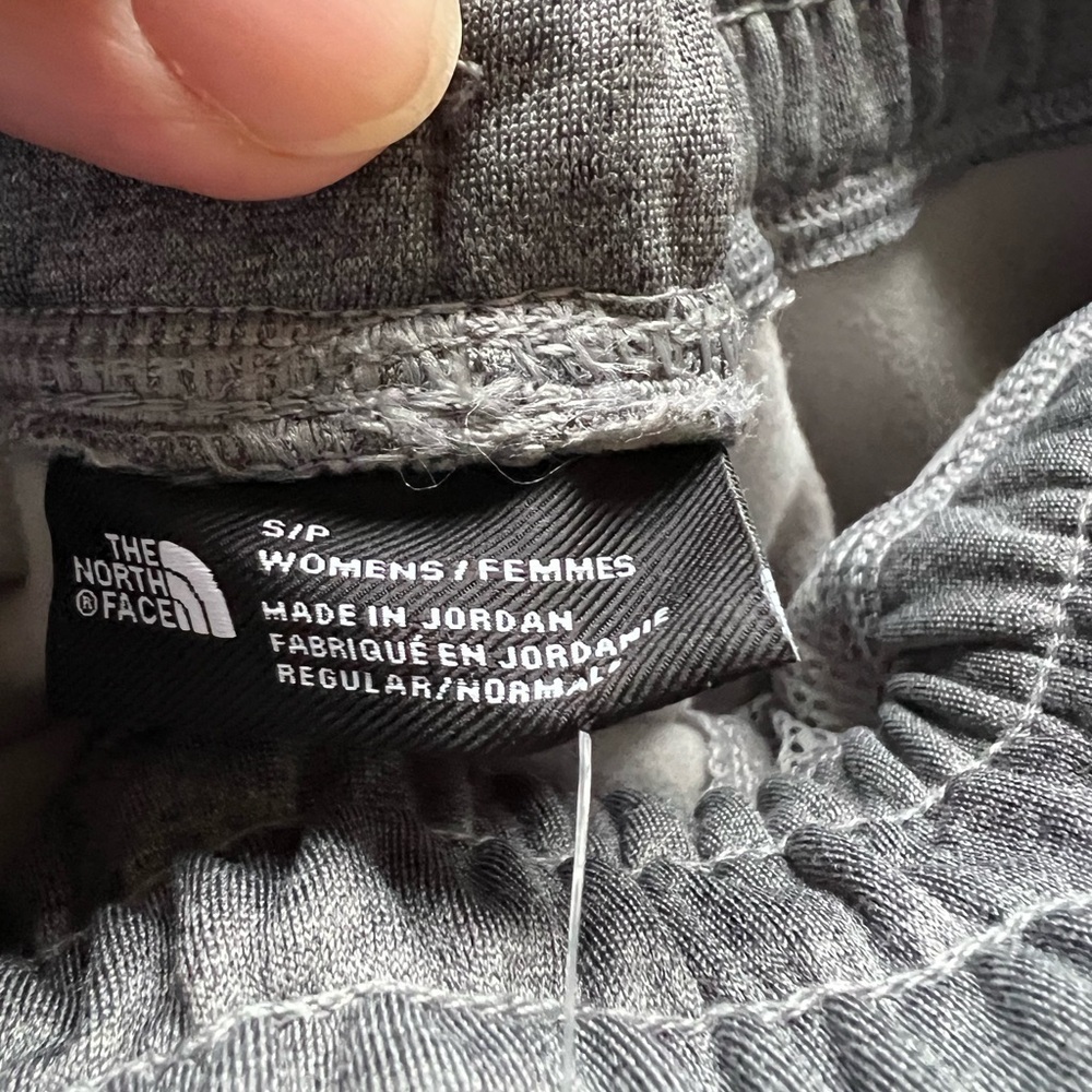 The North Face Women's Size S/P Grey Heather Horizon Performance Pants $75 (M) - Picture 5 of 9